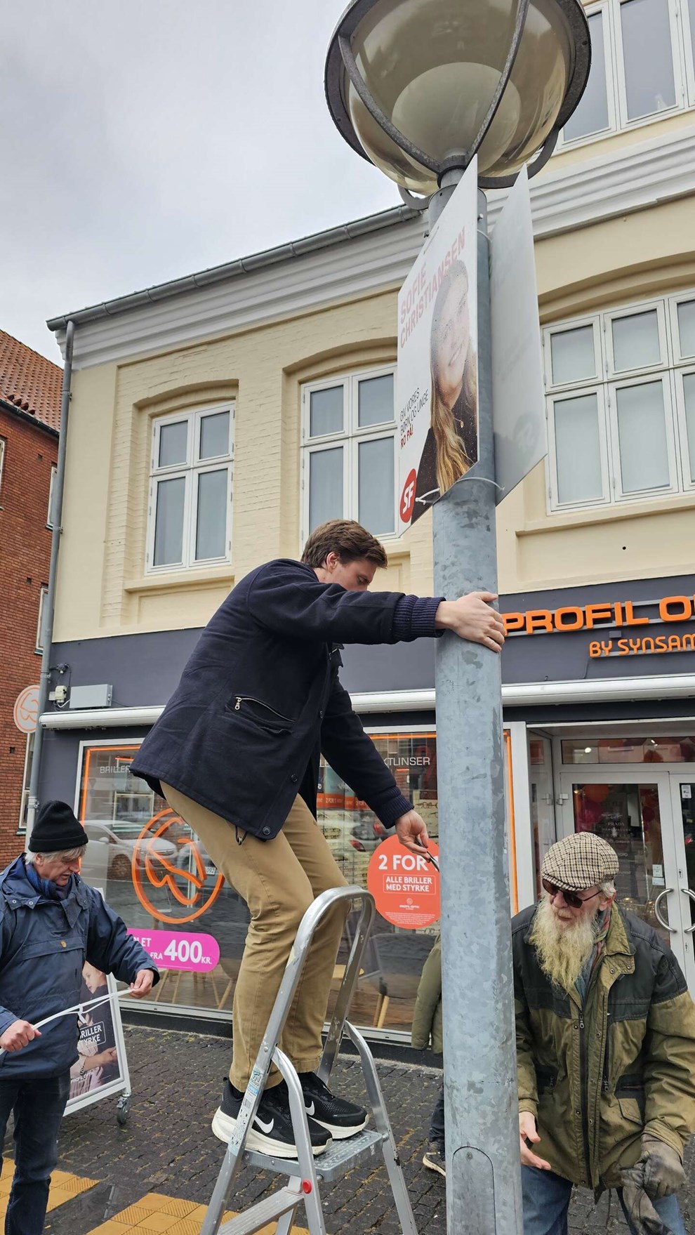 Stopuret styrer plakatops�tning 