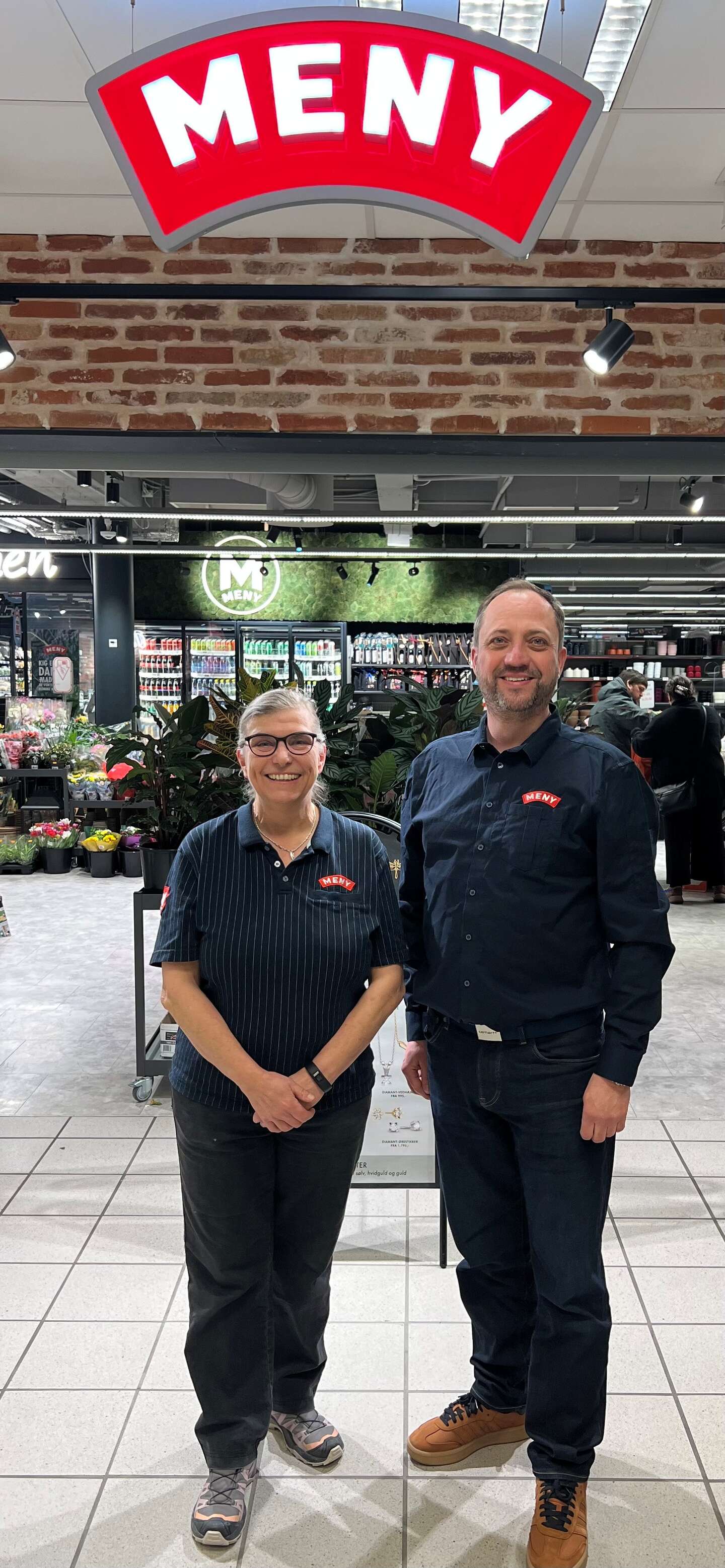 Susanne Wridt er i gang med at overdrage forretningen til Morten Caspersen. Privatfoto