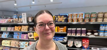 Efter års kamp mod systemet er de endt på Bornholm