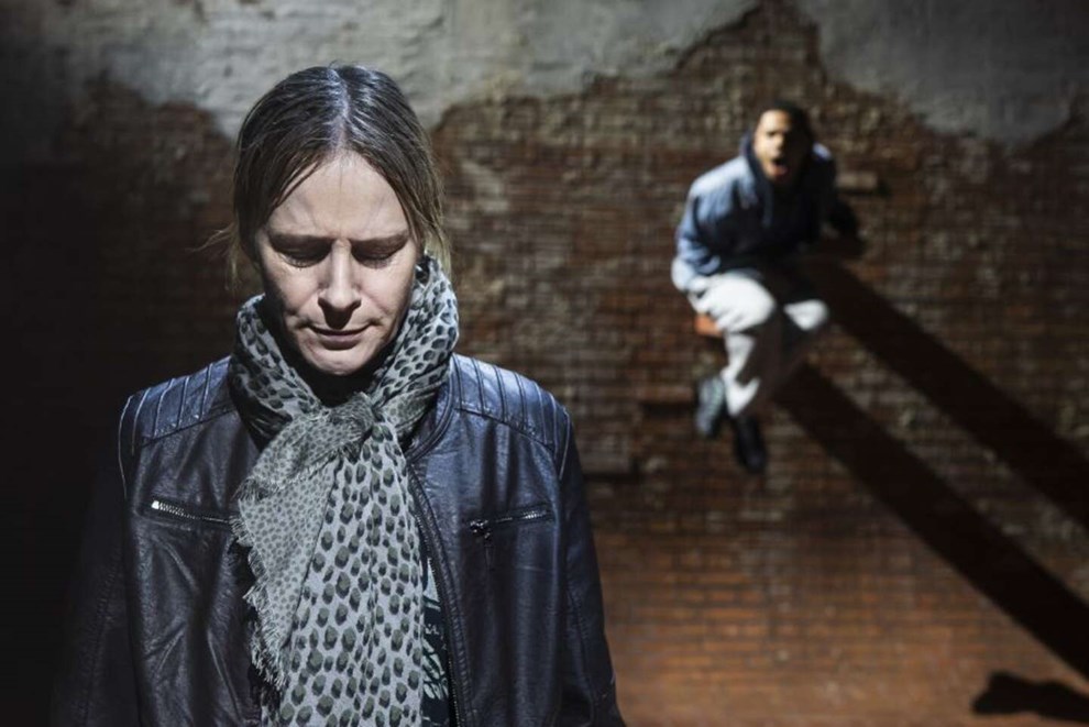 Oplev Iben Hjejle p� de skr� br�dder