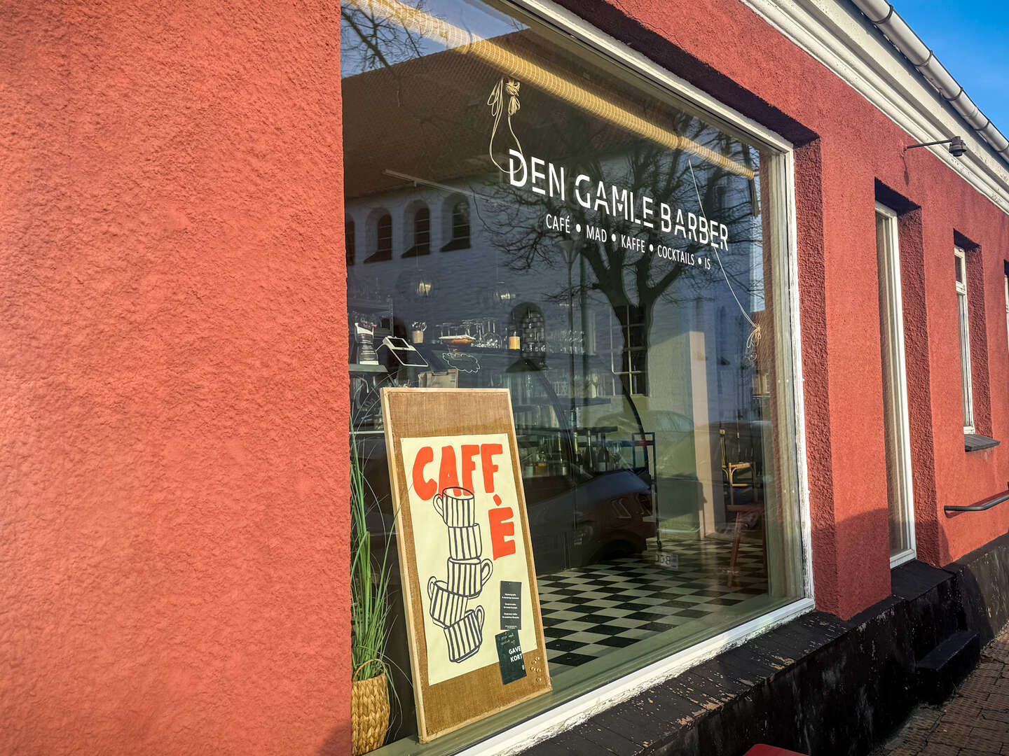 R�nne-caf� solgt