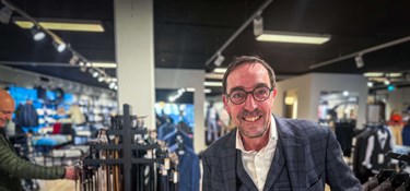 Svære tider tvang tøjmanden til at skære ned – men så vendte alt