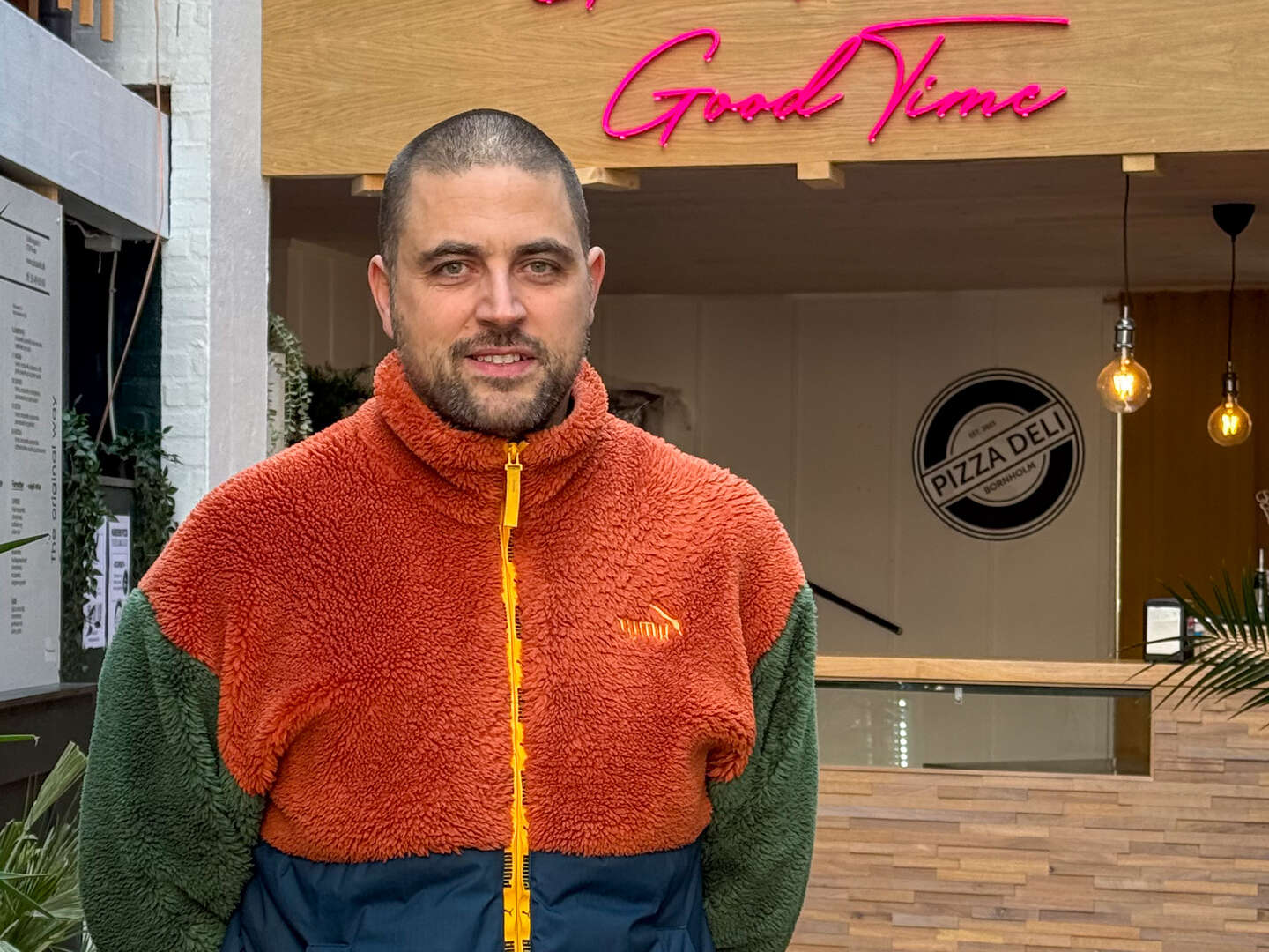 Forlader lokalet, hvor det startede: 'Vildt, at det g�r s� godt'