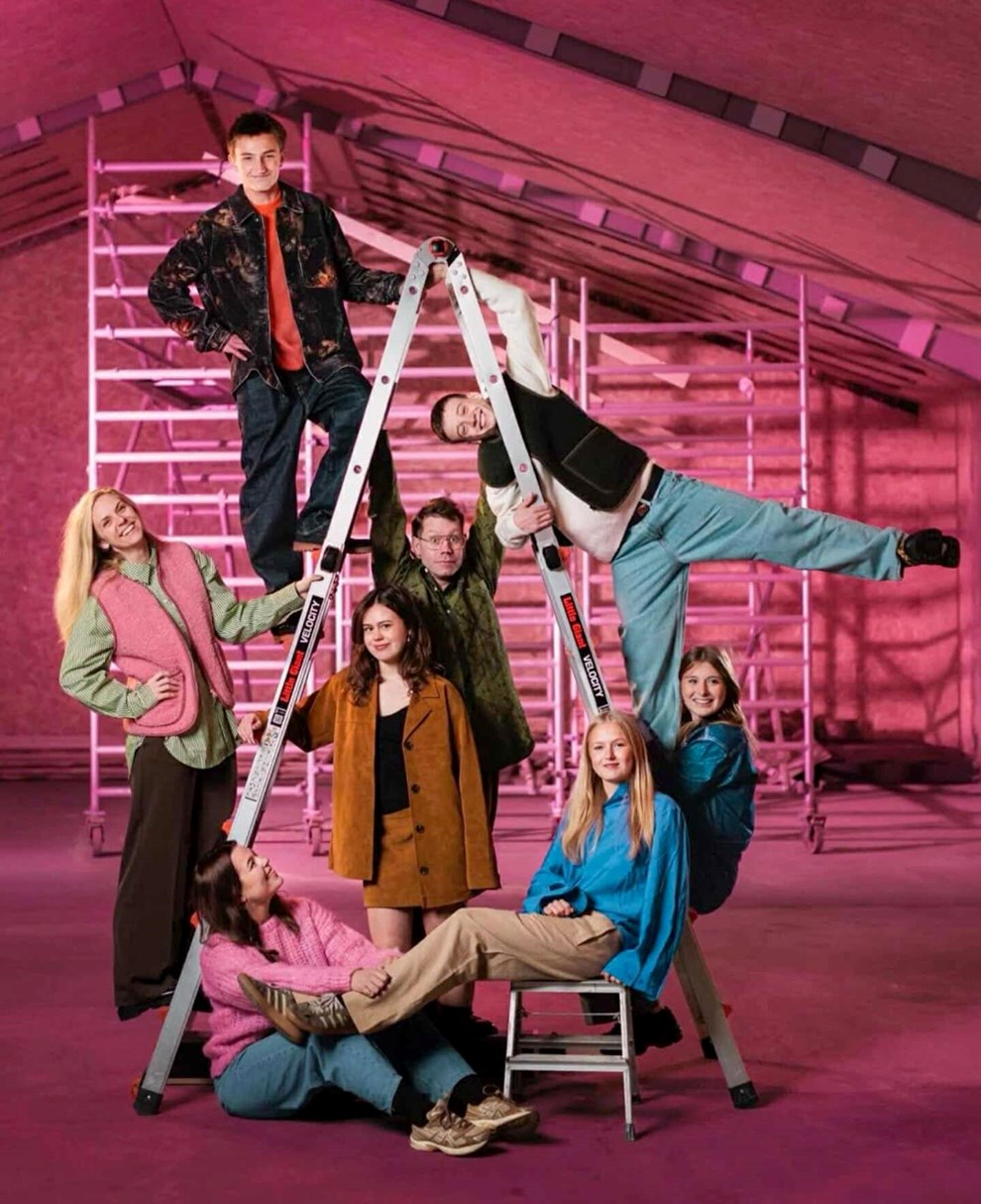 Unge giver nyt liv til revytraditionen