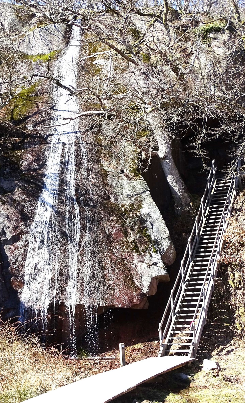 Ni vandfald p� Bornholm