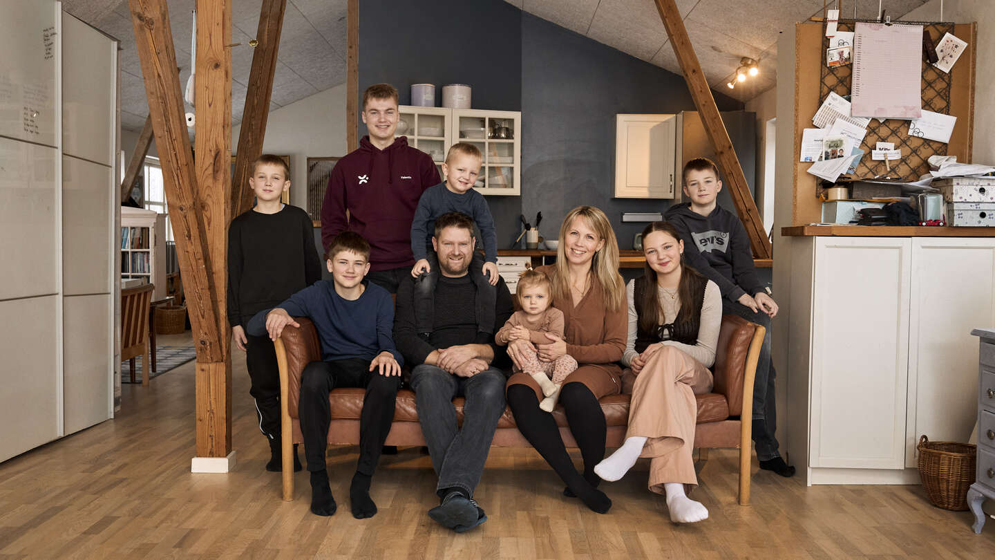 Megafamilie i tv: 'Folk t�ller, hvor mange b�rn vi har med'