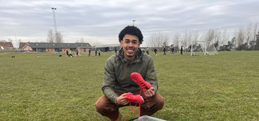 Thomas fik knude i maven under familiebesøg: Nu gør han noget ved sagen