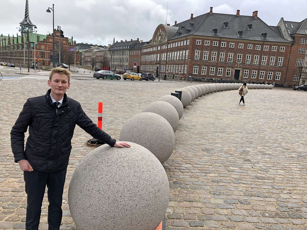 Lykkelig Kofod puster ud