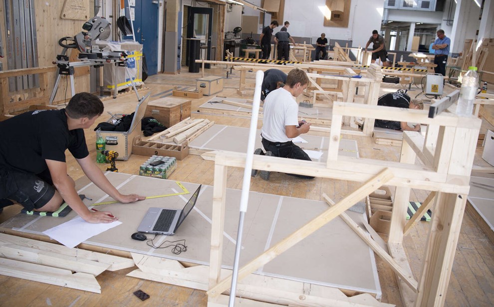 Glade elever � men for f� af dem