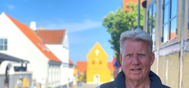 Eks-anbragte står frem og kræver erstatning