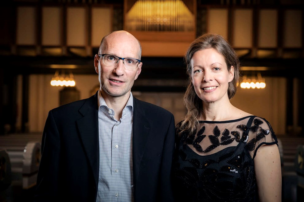 �gtepar giver koncert i kirken