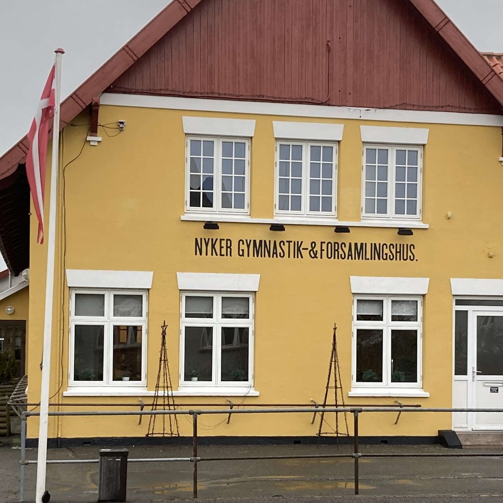 Nyker hygger sig sammen