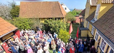 En gang om året hejser vi det røde flag