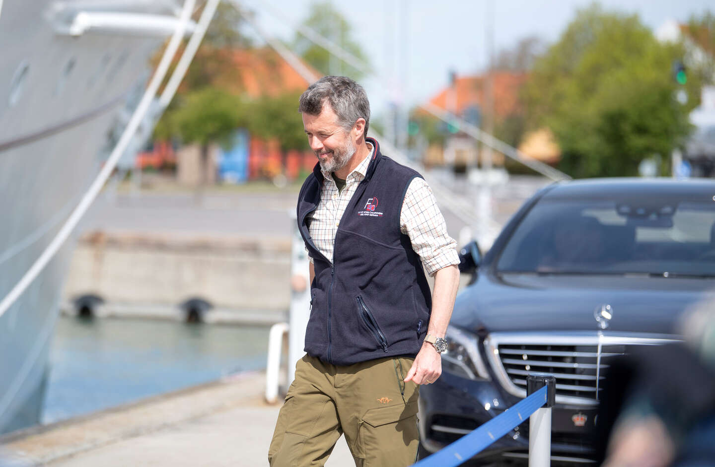 Kong Frederik bes�ger Bornholm