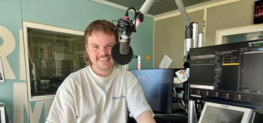 Ny radiostemme føler sig hjemme på Bornholm