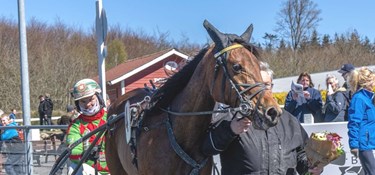 Kæmpe overraskelse på travbanen