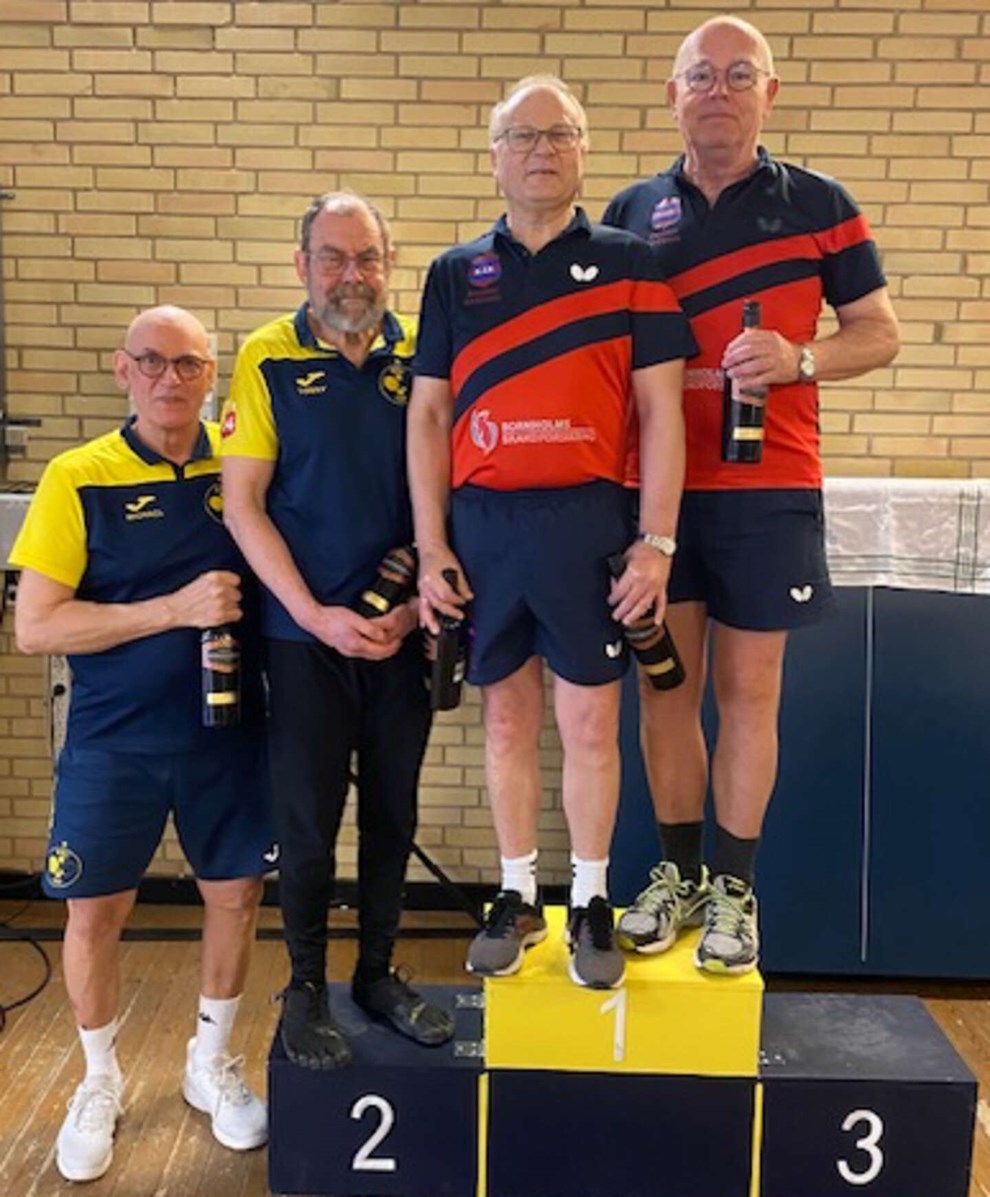 Gamle spillere hygger sig sammen