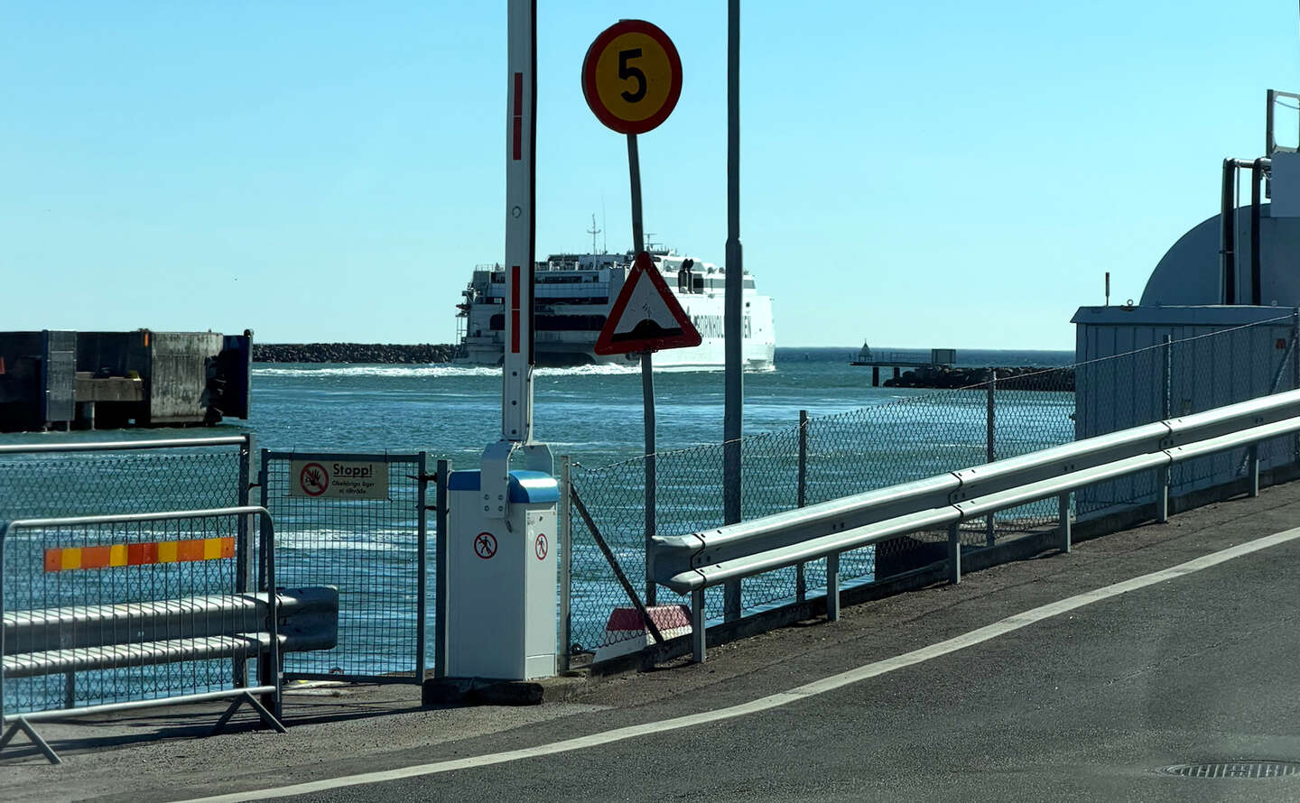 En billet skal v�re en garanti for plads p� f�rgen