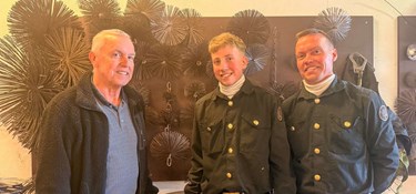 Først fejede farfar. Så tog far over. Nu venter Magne på hatten