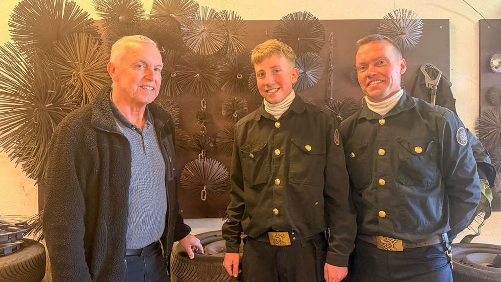 F�rst fejede farfar. S� tog far over. Nu venter Magne p� hatten