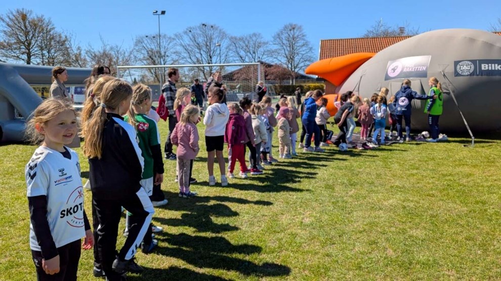 Pigeraket landede i Viking