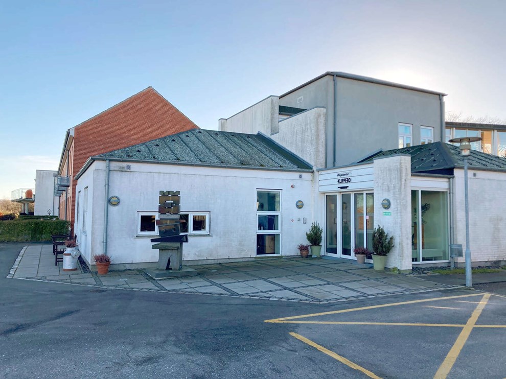 Nu rykker l�gen ind p� plejehjemmet