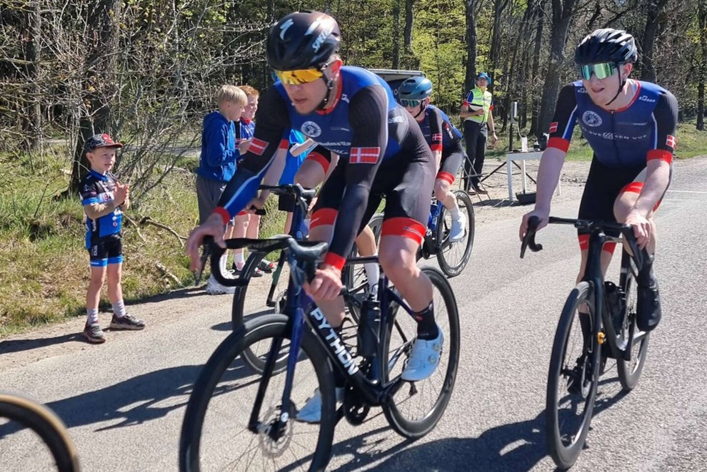 F�rste og anden afdeling i perfekt cykelvejr