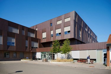 Elever kaster h�ndgranater i Nordjylland � Campus siger nej
