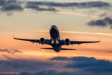 Priserne p� flybilletter er p� himmelflugt