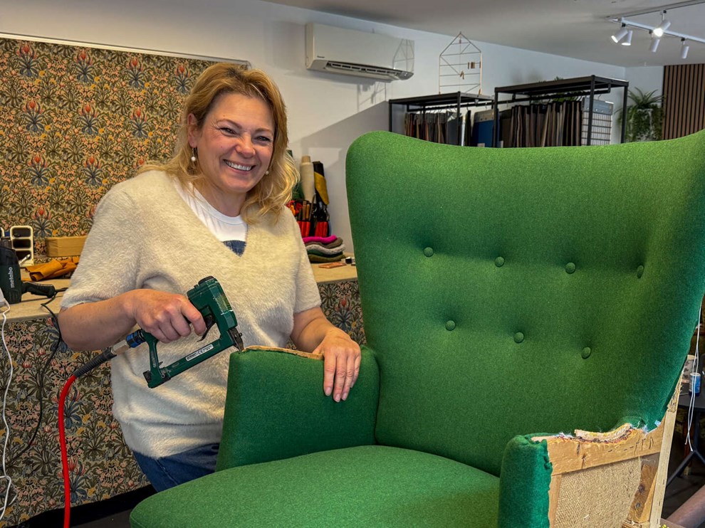 Har butik om dagen og deltidsjob om aftenen Har butik om dagen og deltidsjob om aftenen