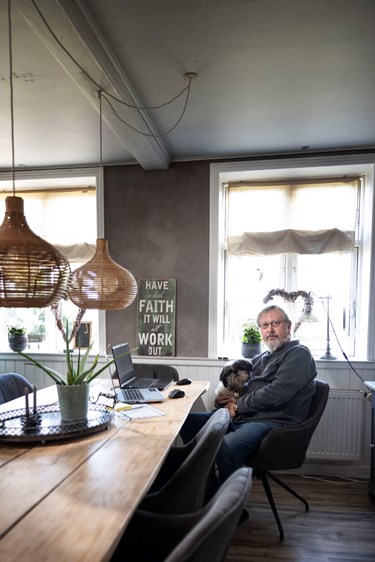 Han skifter kasket i spisebordets hj�rne