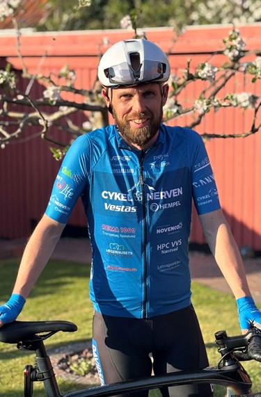 Henrik cykler for en st�rre sag 