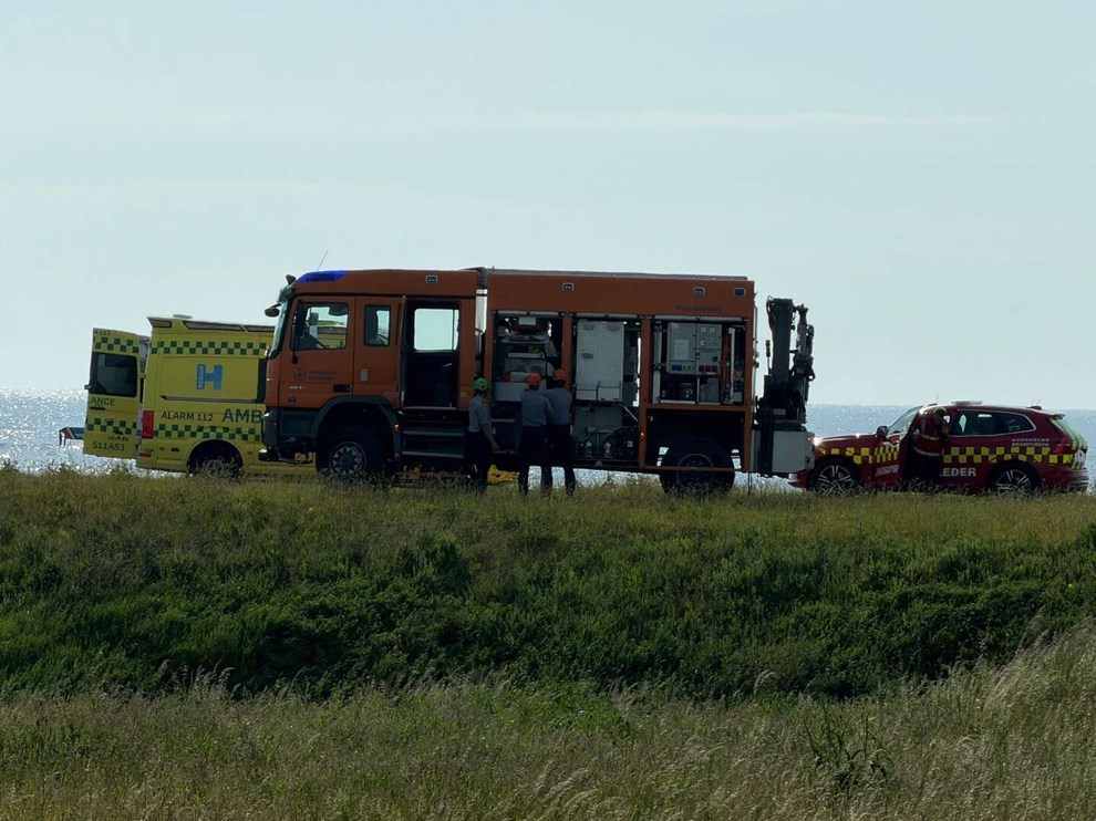 Teenagere klatrede p� klipperne - en endte med at sidde fast