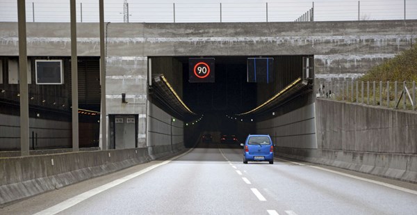 Modk�rende trafik i tunnel