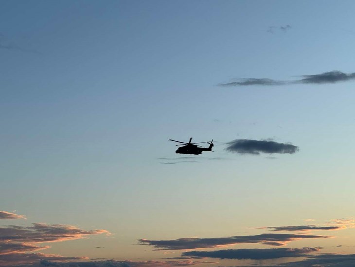 Helikopteren var også i luften lørdag aften. Foto: presse-fotos.dk