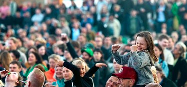 Ramt af folkemøde-paradoks: Alting bliver suget derop