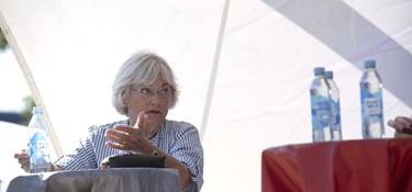 Hallo Pia, skal vi også flytte Roskilde Festival?