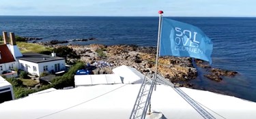 Solen skinner over Gudhjem