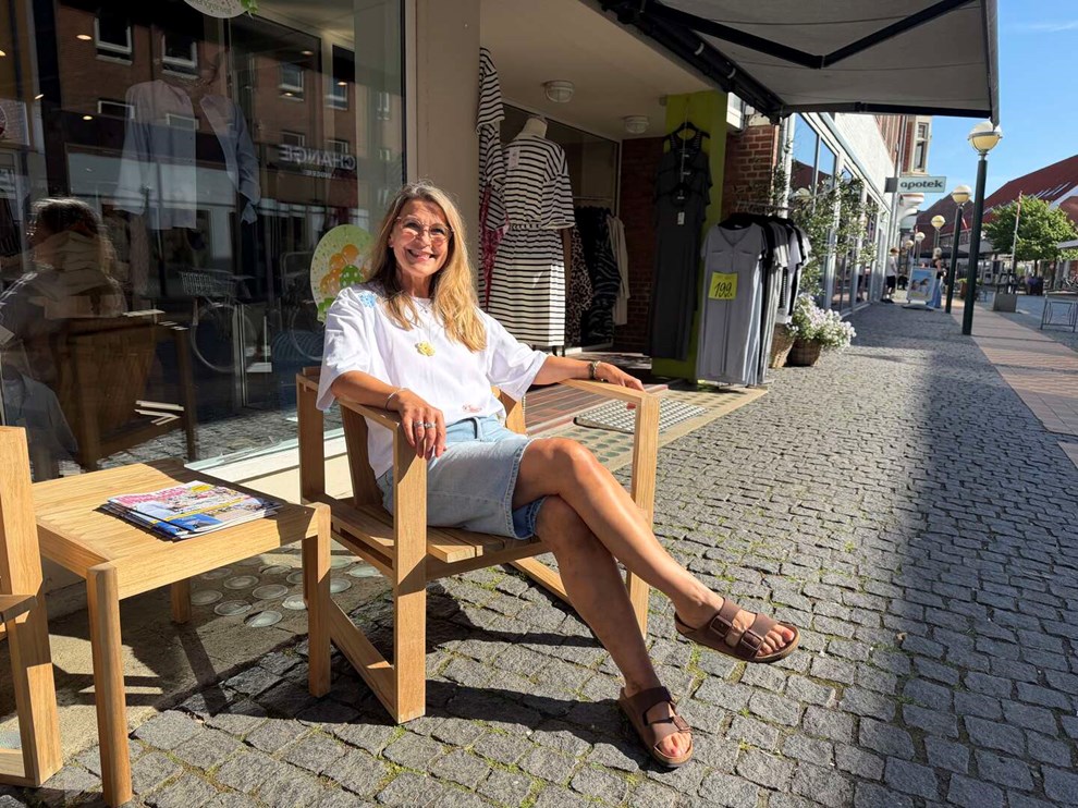 Conni st�r p� m�l for de fysiske butikker