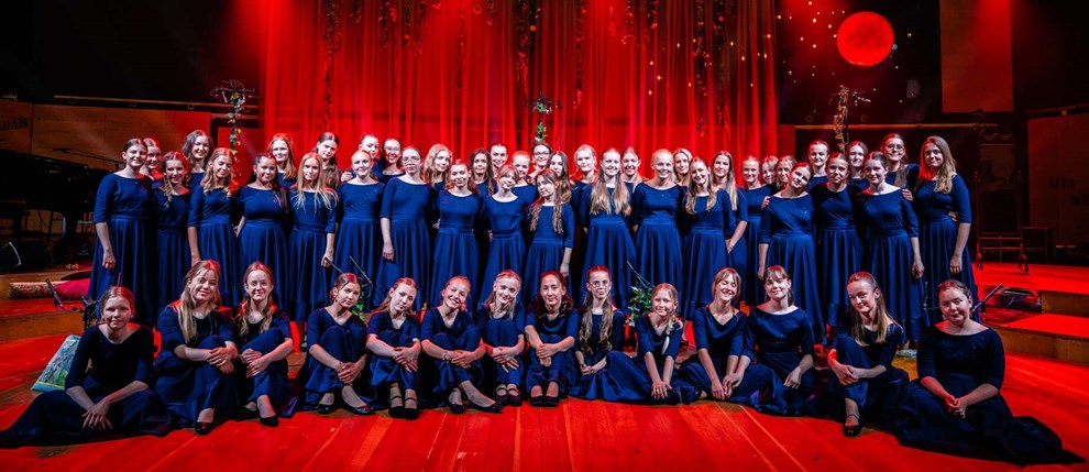 Kor kommer p� bes�g med sange fra top-100