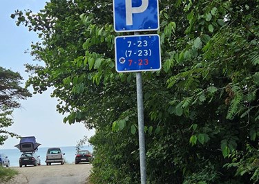 Parkering forbudt ved popul�r strand: 'Det har taget overh�nd'