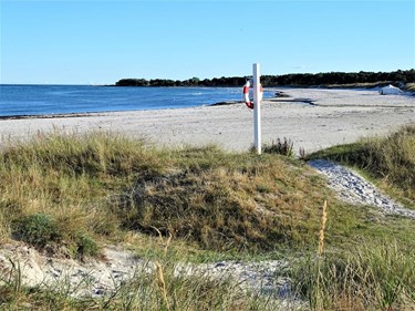 P� sporet af Bornholm f�lger man gamle baner og kysten