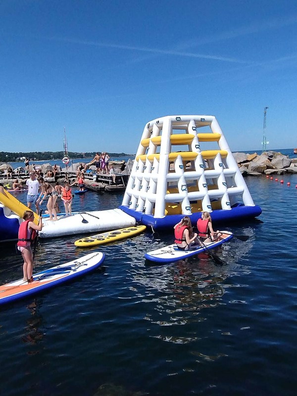 Stor badefest: Mangler livreddere