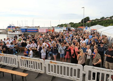 Klar til fest i Hasle: Frivillige tilbyder selv deres hjælp