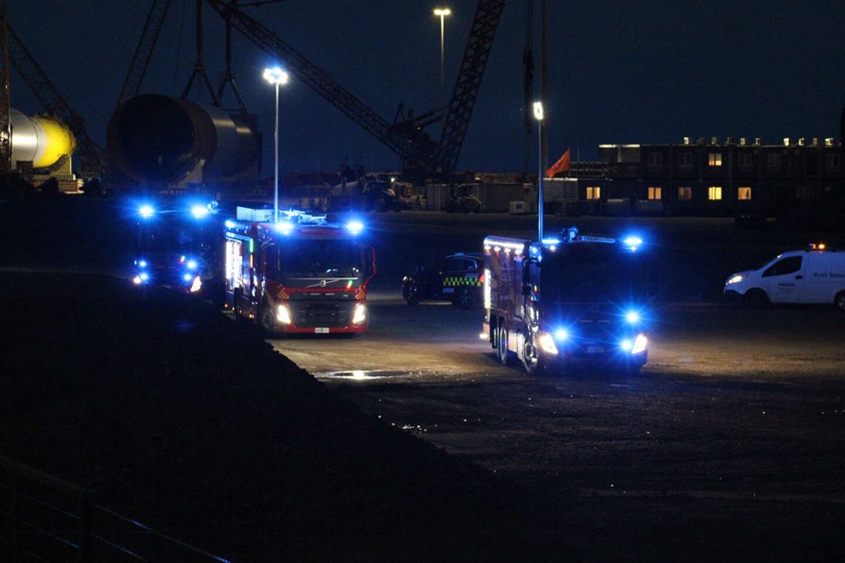 Alarmen l�d klokken 03.13: Brand p� R�nne Havn