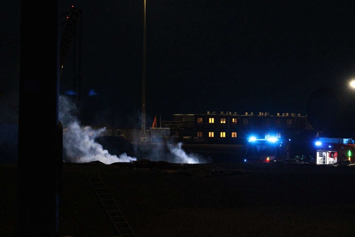 Der var g&aring;et ild i noget tr&aelig;affald i en container. Foto: Presse-fotos.dk