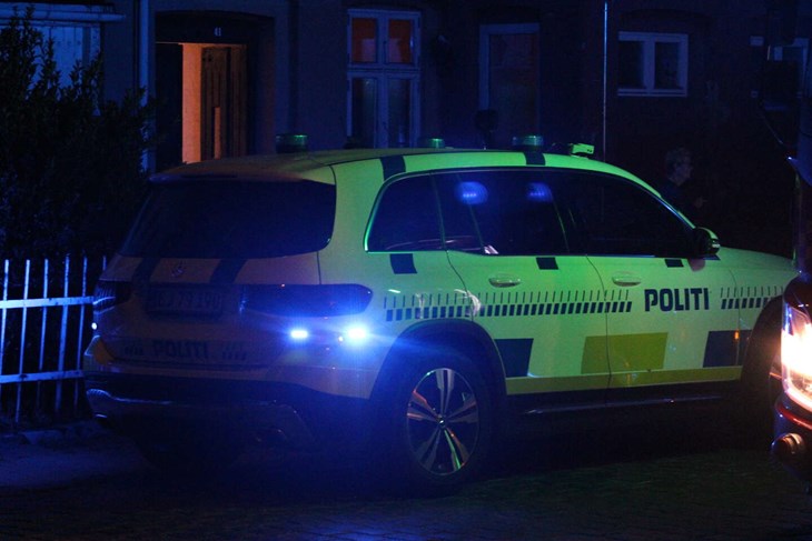 Politiet blev tilkaldt klokken 23.48, og to minutter senere lød alarmen hos brandvæsnet. Foto: Presse-fotos.dk