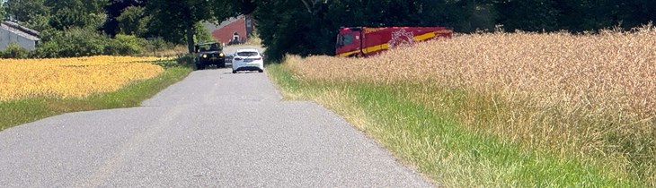 Meldingen l&oslash;d p&aring; g&aring;rdbrand, men det var noget vegetation p&aring; g&aring;rdspladsen, der br&aelig;ndte. Foto: Presse-fotos.dk