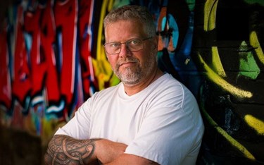 En d�delig pakke i postkassen 