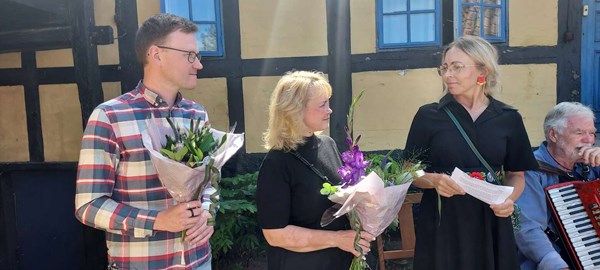 Estisk bes�g imponerer i Listed